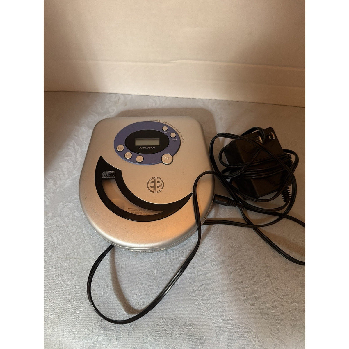 Electro Brand CDCD140C Personal CD Player Digital Display Wired Headphone Silver