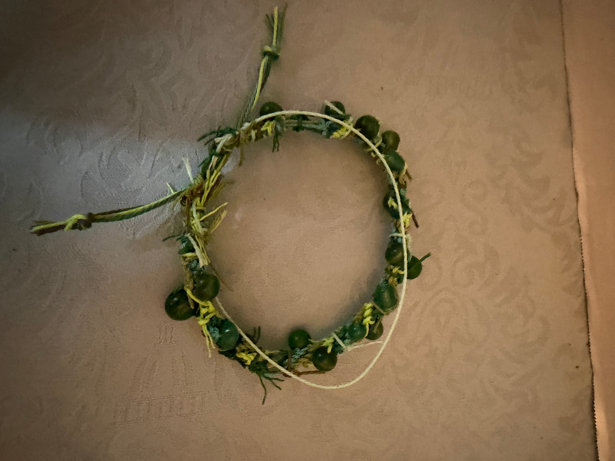 Guy adjustable green bracelet