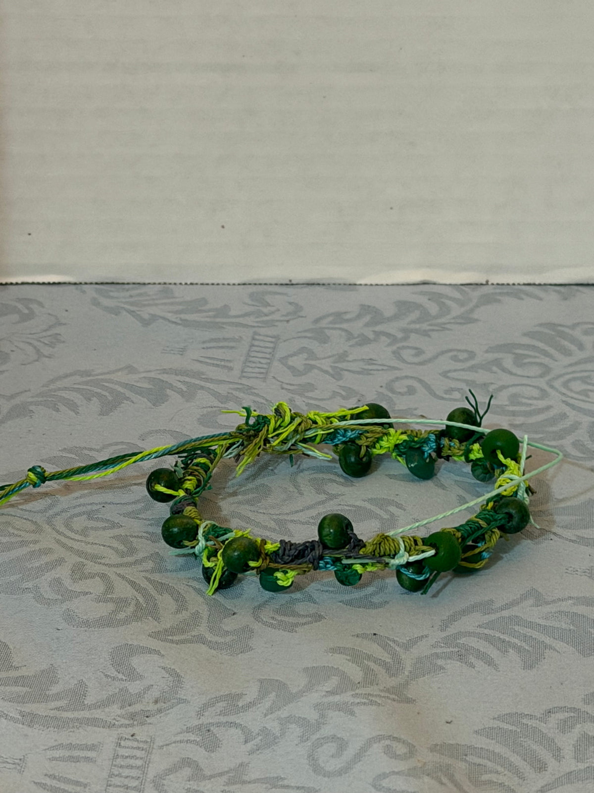 Guy adjustable green bracelet