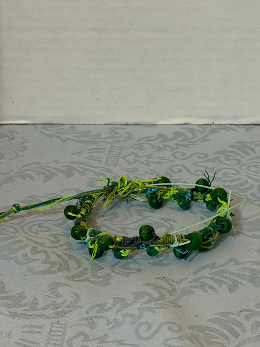 Guy adjustable green bracelet